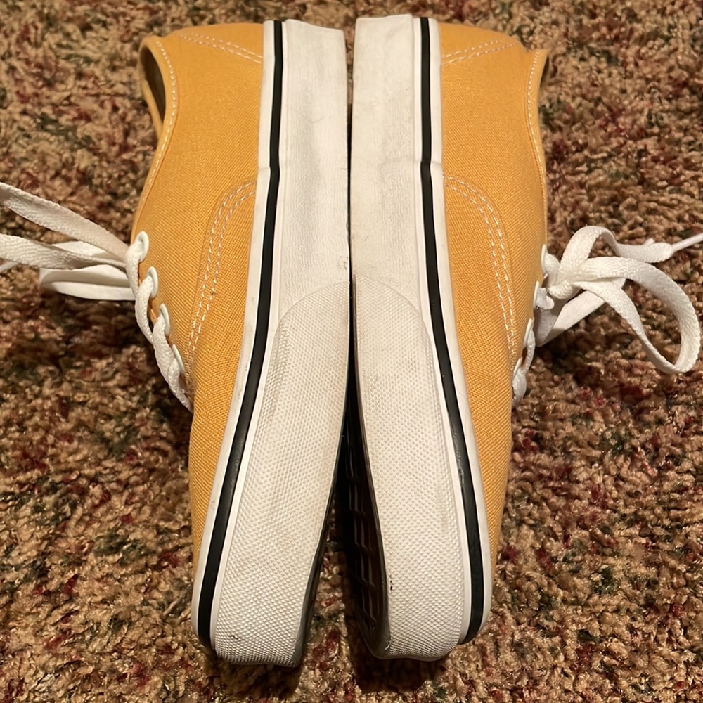 Vans - Picture 2 of 9